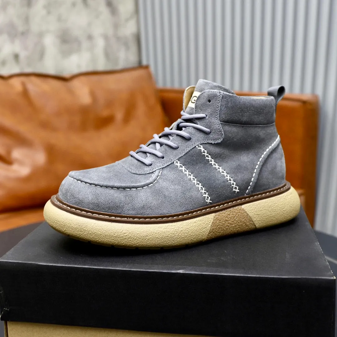 Ex-factory price: 640💰Thick wool imported from Australia Brand: UGG genuine purchasing agent Size: 38-44 Grade: Official website 1:1 Material: First layer of genuine leather waterproof and antifreeze upper Real wool lining Original non-slip soft wear-resistant outsole Style category: Men's casual shoes Trendy style Comfortable on the feet Color: Official website color synchronization